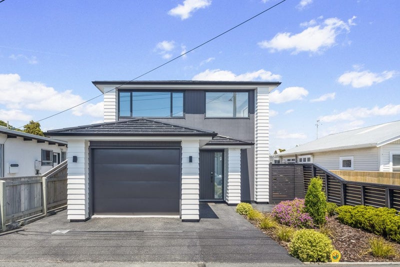 74B Rotherham Terrace, Miramar, Wellington - Carousel 1