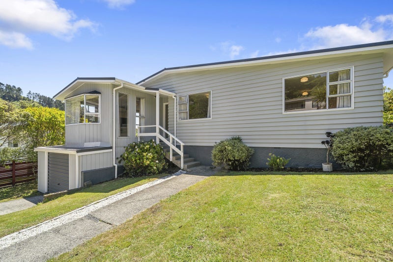 15 Westhaven Drive, Tawa, Wellington - Carousel 1