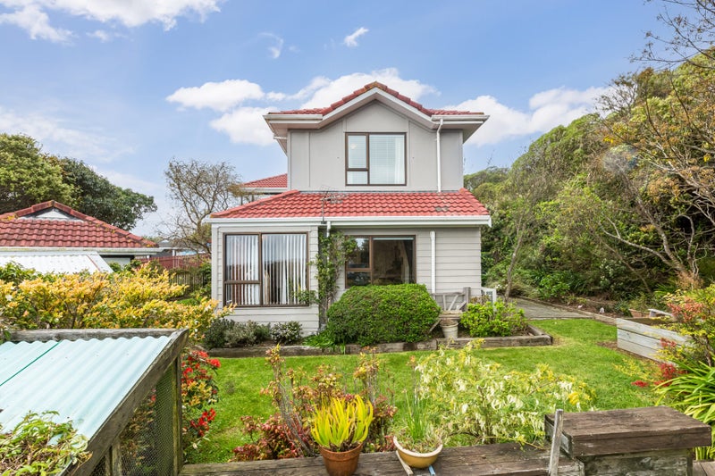 7B Coventry Close, Ascot Park, Porirua - Carousel 1