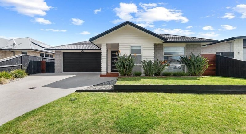 114 Penetaka Heights, Pyes Pa, Tauranga - Carousel 1