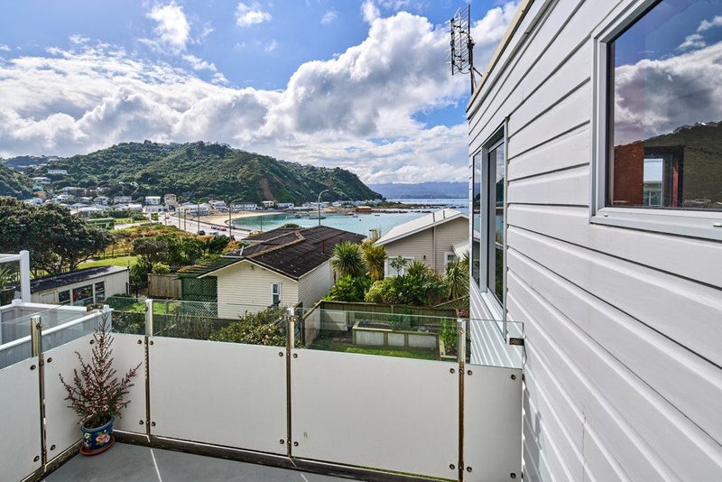197 Derwent Street, Island Bay, Wellington - Carousel 2