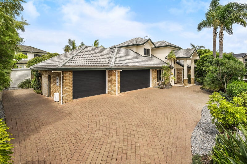 9 Napa Court, Shamrock Park, Auckland - Carousel 2