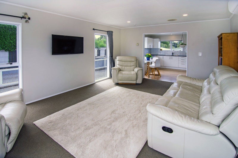 9 Alton Grove, Masterton - Carousel 2
