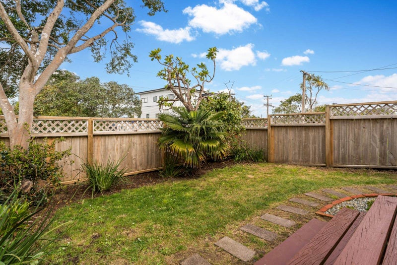 1/4 Morton Avenue, Forrest Hill, Auckland - Carousel 22
