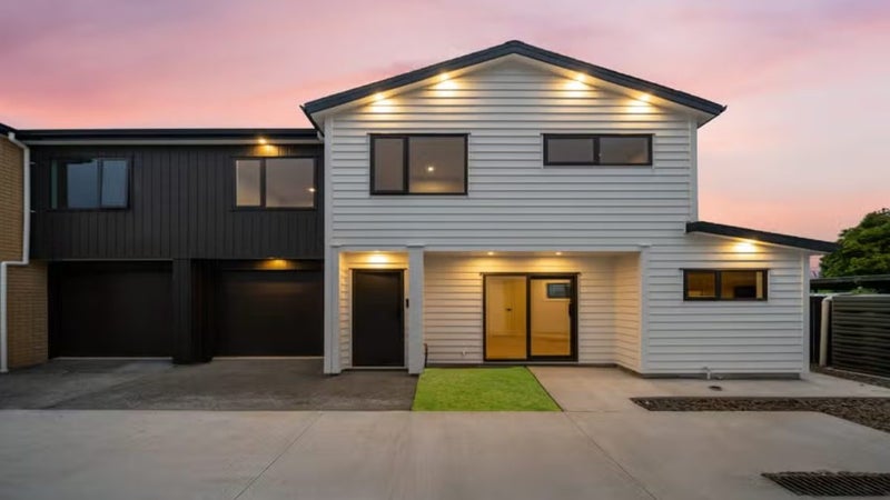 13D Gloaming Place, Conifer Grove, Takanini - Carousel 1