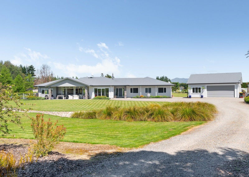 6 Campbell Drive, Martinborough - Carousel 1
