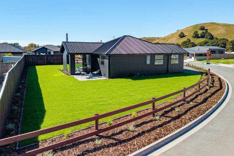 4 Louden Place, Wakefield, Wakefield - Carousel 2