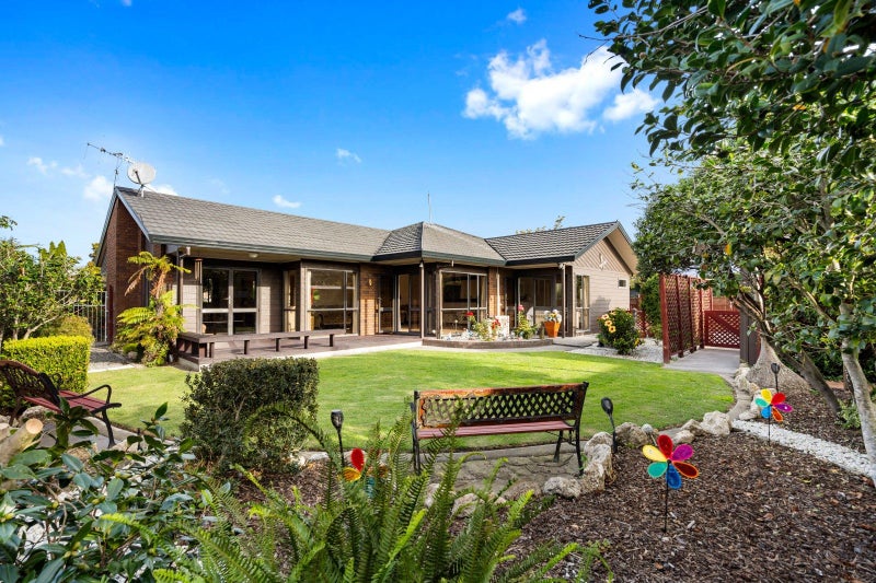 1 Hyatt Grove, Greenmeadows, Napier, Hawke's Bay - Carousel 1