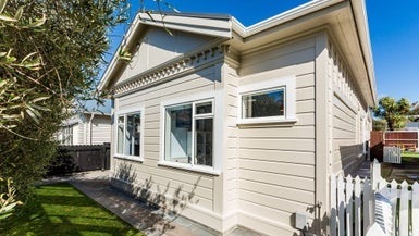 37 Humber Street, Island Bay, Wellington - Carousel 1