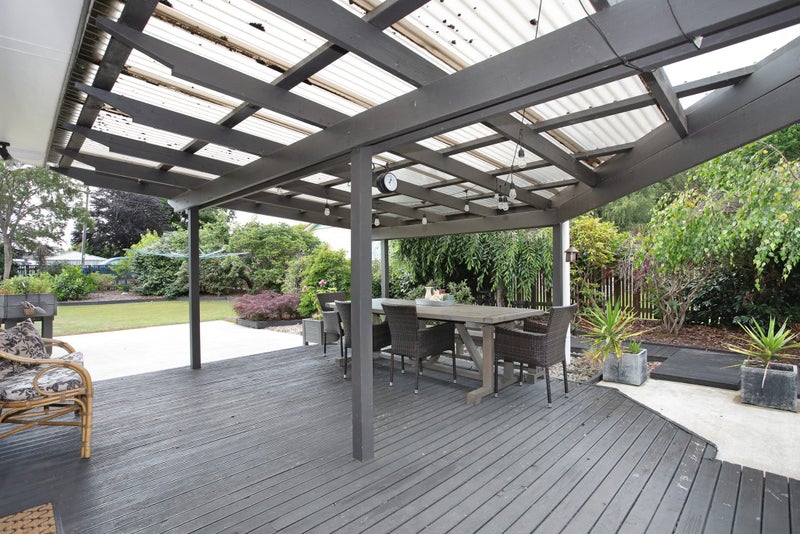 15 Wilson Street, Bulls - Carousel 2