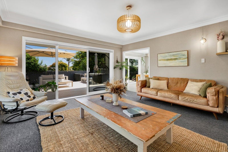 64 Nevada Drive, Merrilands, New Plymouth - Carousel 2