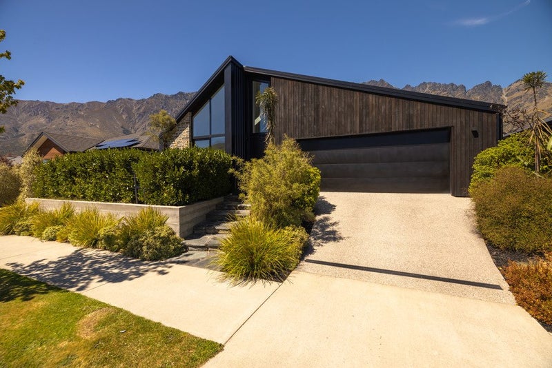 9 Howden Drive, Jacks Point, Queenstown - Carousel 1