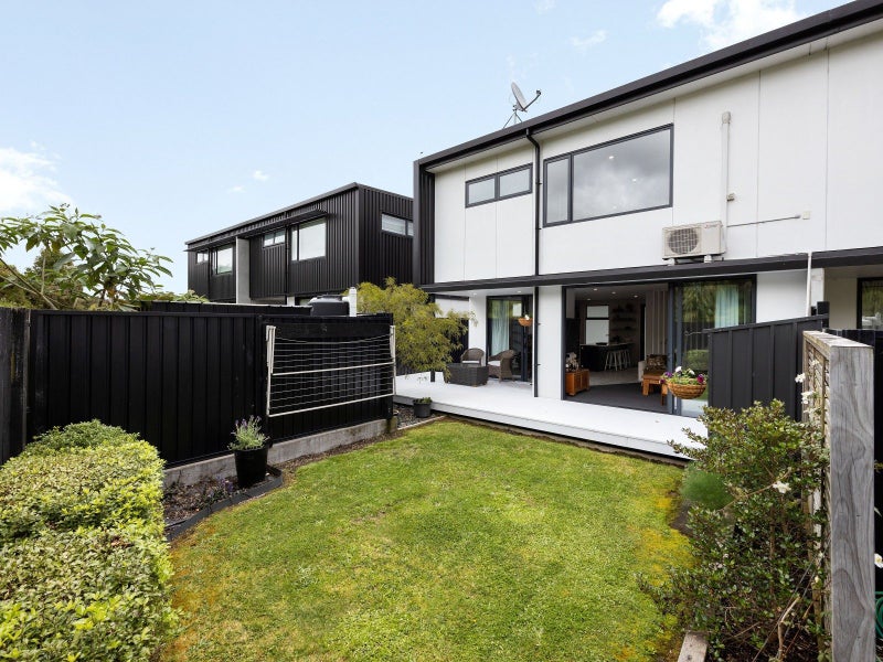 2/100 East Street, Enderley, Hamilton - Carousel 1