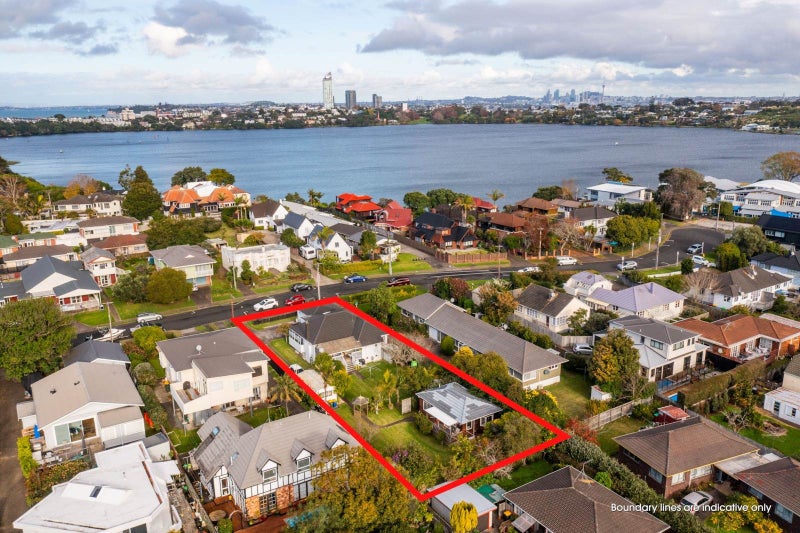 11 Otakau Road, Milford, Auckland - Carousel 1