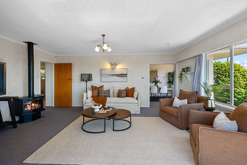 43 Nevada Drive, Merrilands, New Plymouth - Carousel 2