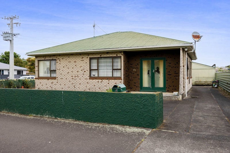 35 High Street, Hawera - Carousel 1