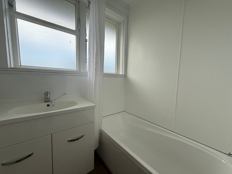 12B Ian Place, Bishopdale, Christchurch - Carousel 8