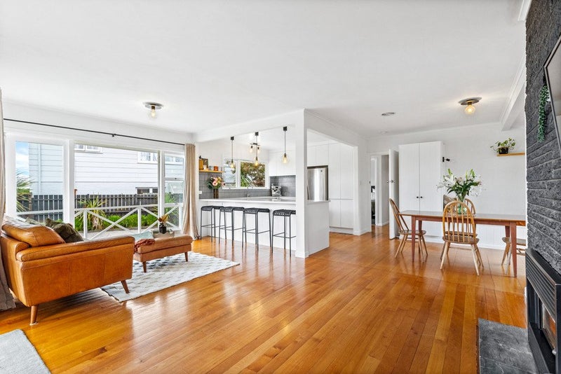 85 Tiroroa Avenue, Te Atatu South, Auckland - Carousel 2