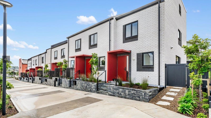 10 Tupuke Lane, Mount Roskill, Auckland - Carousel 1