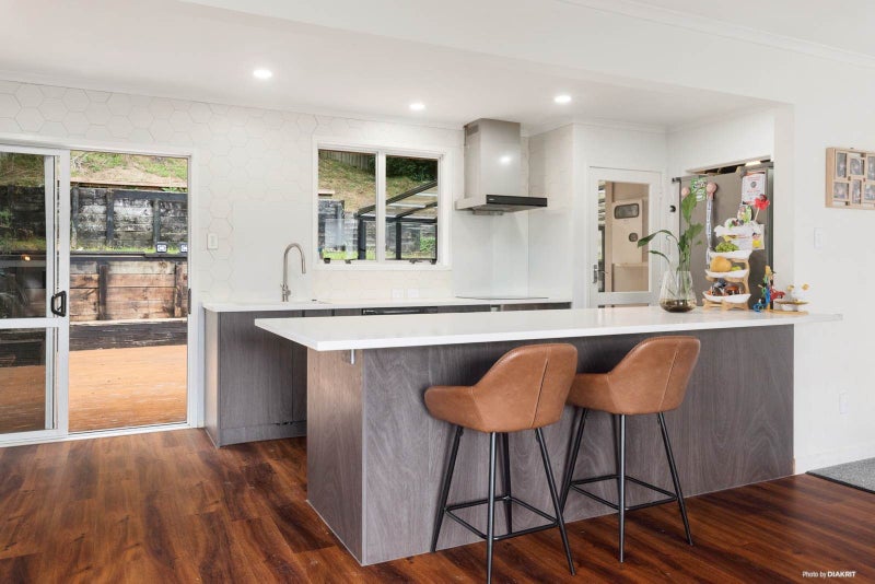 8 Vari Place, Bayview, Auckland - Carousel 2