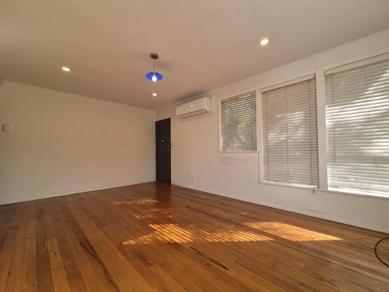 194 Pilkington Road, Point England, Auckland - Carousel 1