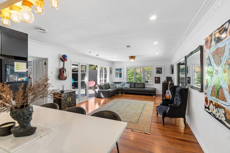 31 Valley Road, Titirangi, Auckland - Carousel 1