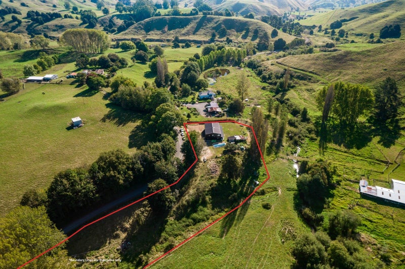 708 Makokomiko Road, Hikumutu, Taumarunui - Carousel 35