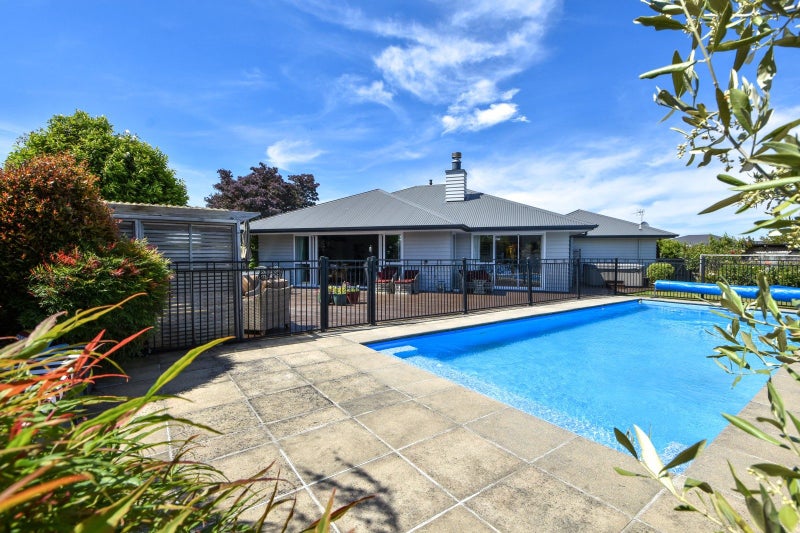 5 Warrington Court, Carterton - Carousel 1