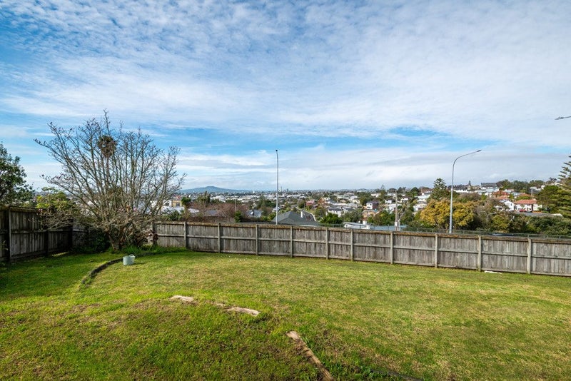 520 Glenfield Road, Glenfield, Auckland - Carousel 9