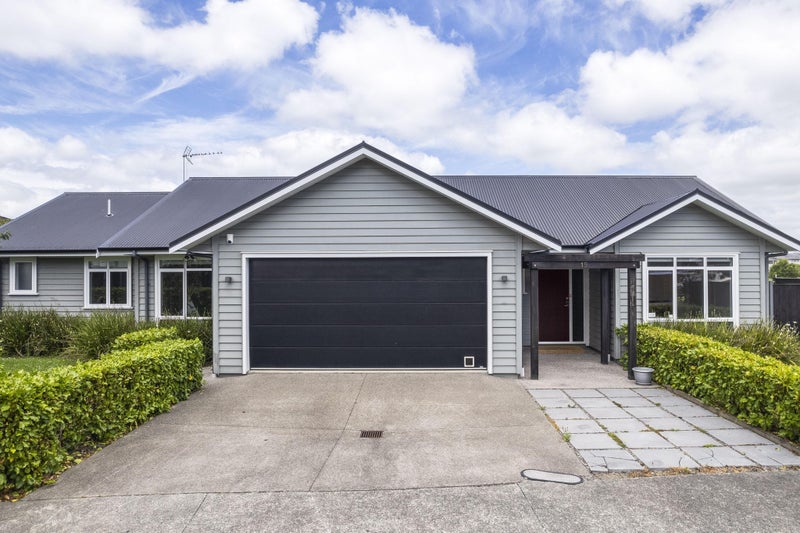 15 Turua Rise, Karaka, Papakura - Carousel 1