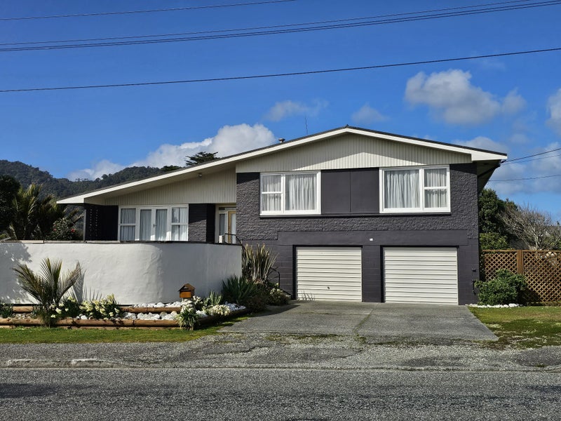 32 Domett Esplanade, Cobden, Greymouth - Carousel 1