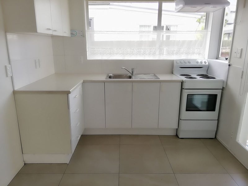 2/10 Spencer Street, Addington, Christchurch - Carousel 1