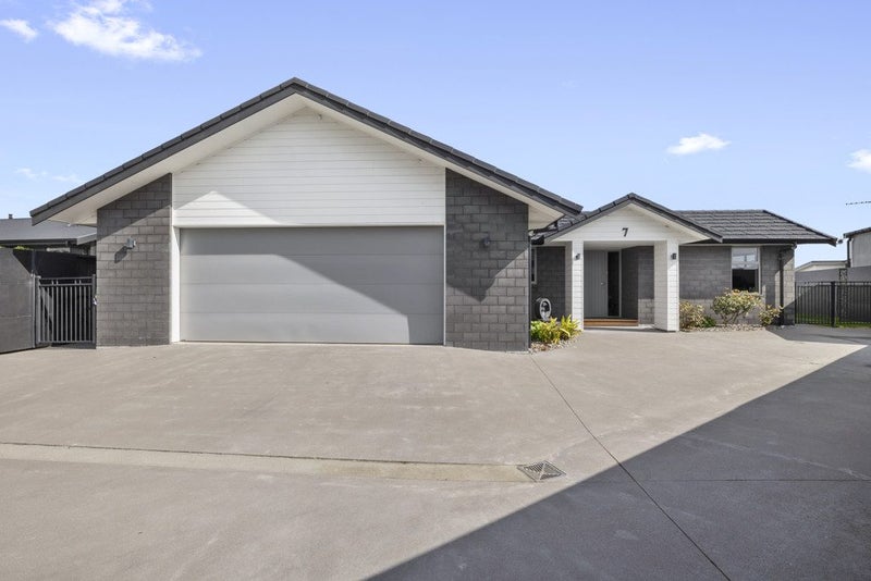 7 Grahams Lane, Bell Block, New Plymouth - Carousel 24