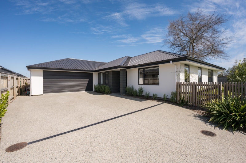 11 Carmine Crescent, Appleby, Richmond - Carousel 1