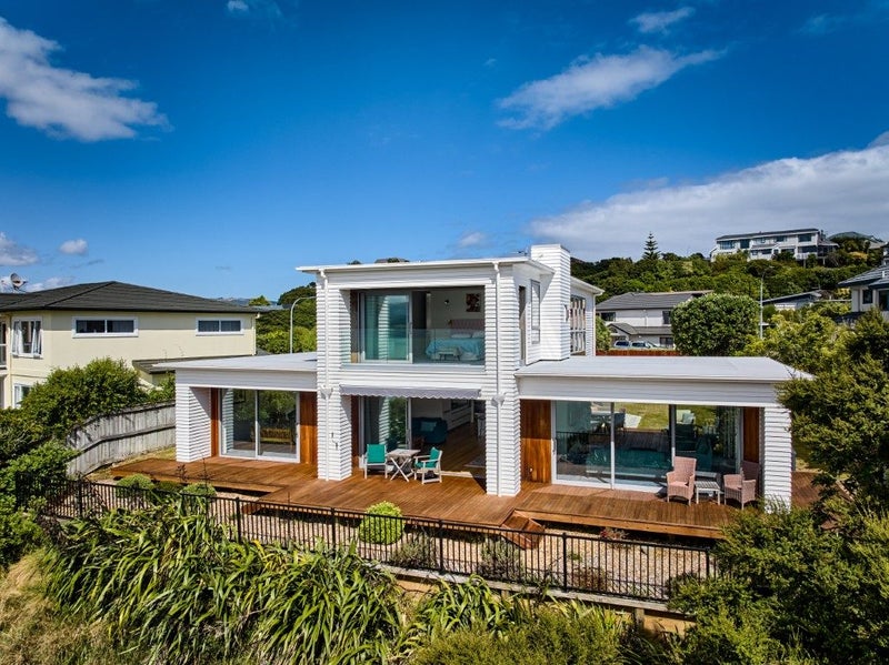 31 Pendennis Point, Camborne, Porirua - Carousel 1