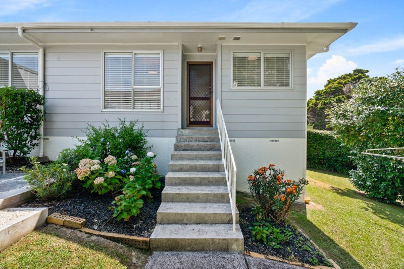2/20 Scarlock Avenue, Browns Bay, Auckland - Carousel 1