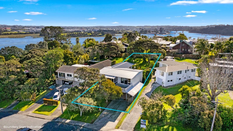 39 Neptune Avenue, Beach Haven, Auckland - Carousel 1
