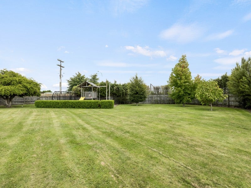 5 Thompson Road, Havelock North, Hastings - Carousel 2