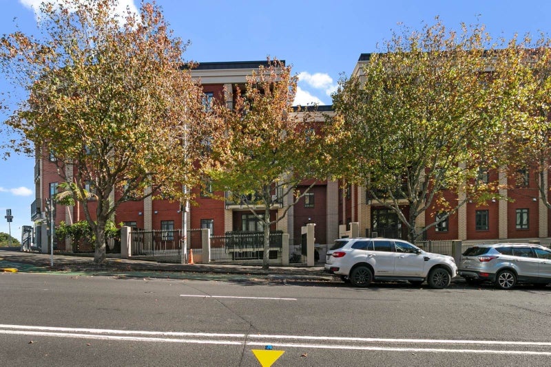 GC/23 Upper Queen Street, Newton, Auckland - Carousel 2