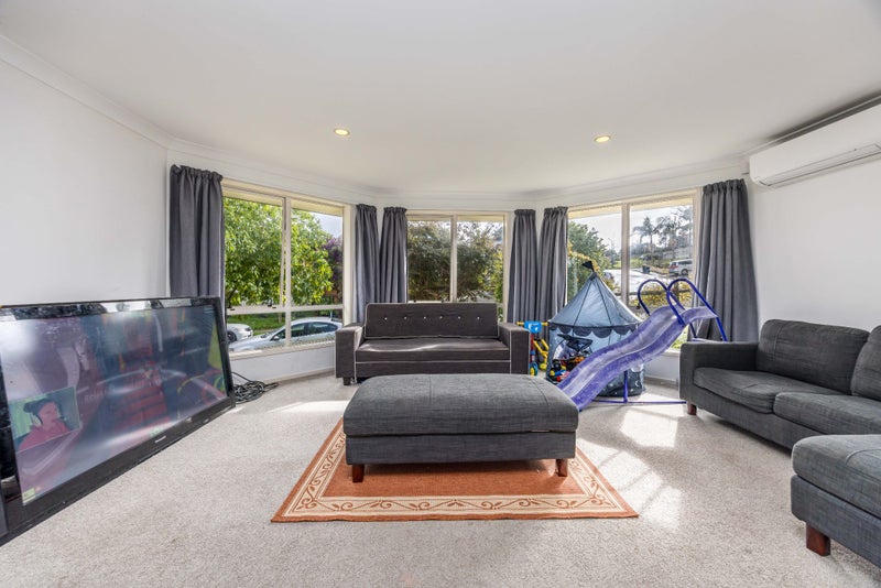 5 Kasia Close, Massey, Auckland - Carousel 2