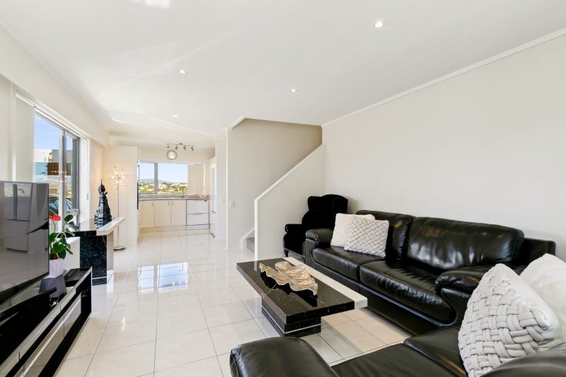 44 Akaroa Drive, Maupuia, Wellington - Carousel 2