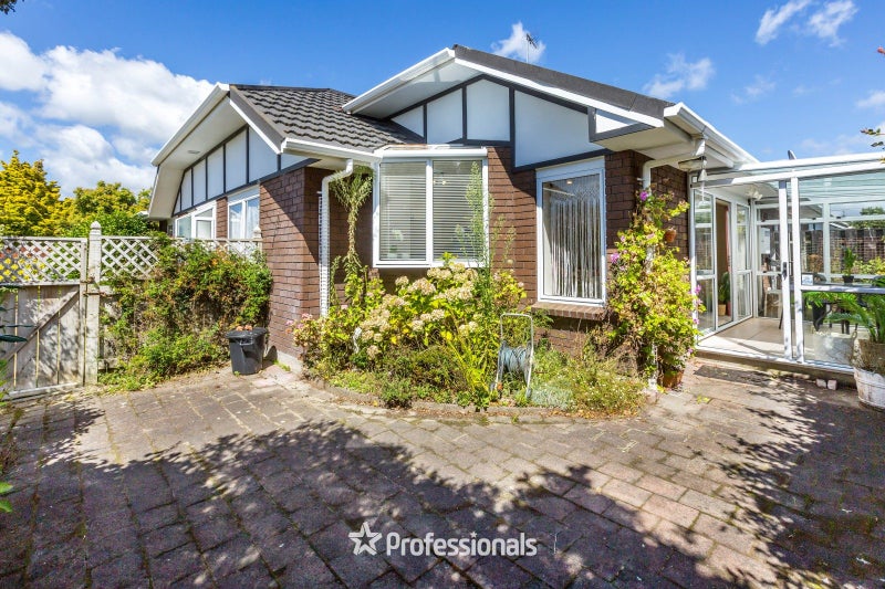 4A Comeskey Grove, Elderslea, Upper Hutt - Carousel 2