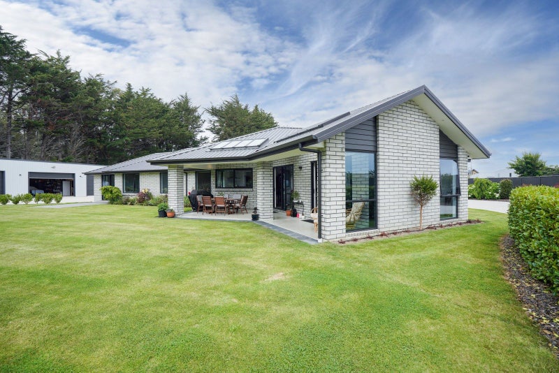 32 Lumsden Drive, Waikiwi, Invercargill - Carousel 1