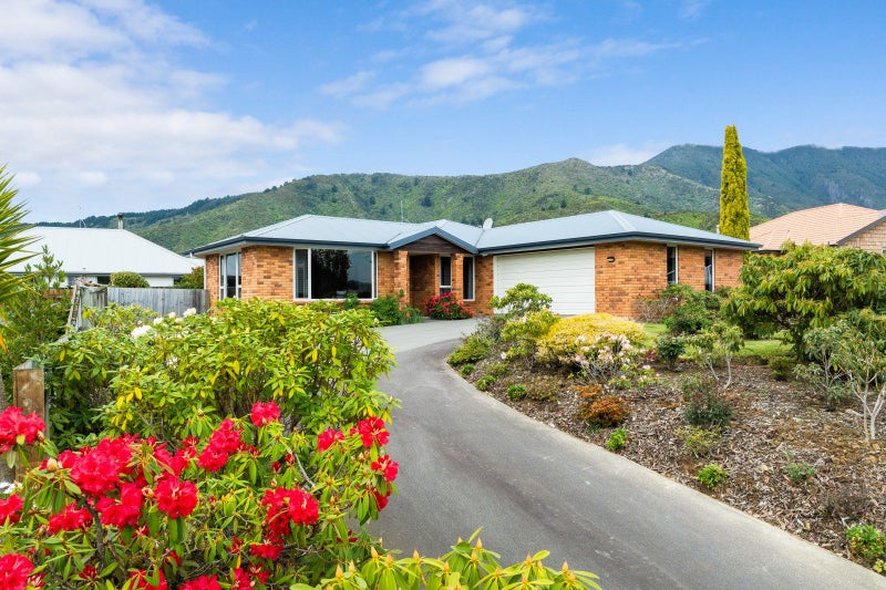 4 Glentui Place, Waikawa, Picton - Carousel 1
