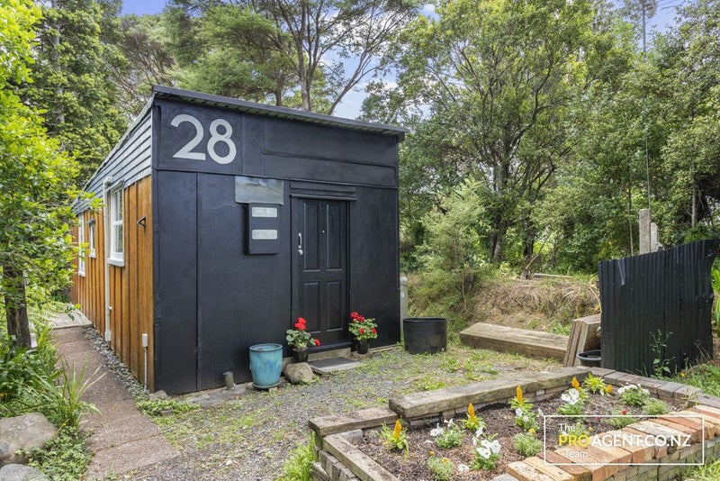 28 Laingholm Drive, Laingholm, Auckland - Carousel 1