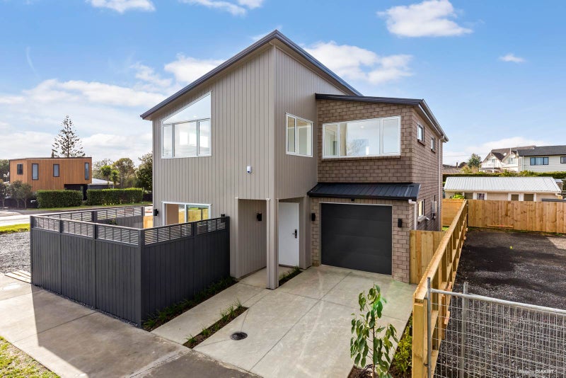 2 Crieff place, Te Atatu Peninsula, Auckland - Carousel 2