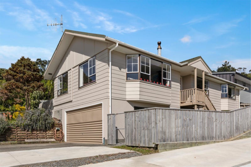 16 LONGITUDE Place, Whitby, Porirua - Carousel 2