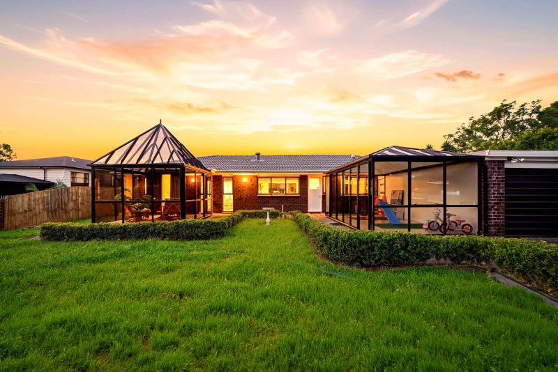 8 Albany Highway, Greenhithe, Auckland - Carousel 1