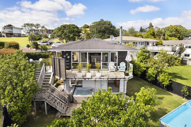 19 Mayfair Crescent, Mairangi Bay, Auckland - Carousel 1