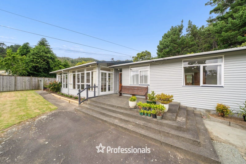 40 Kamahi Street, Stokes Valley, Lower Hutt - Carousel 1